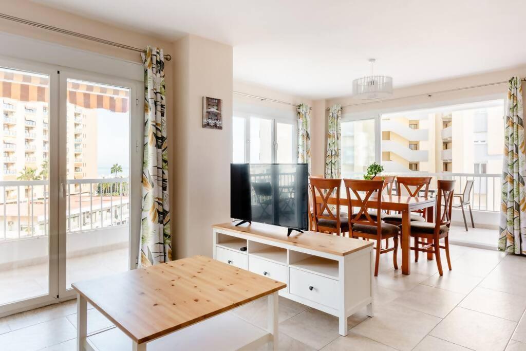 Ferienwohnung Amplio Con Vistas Al Mar Y Piscina En Benalmádena Exterior foto