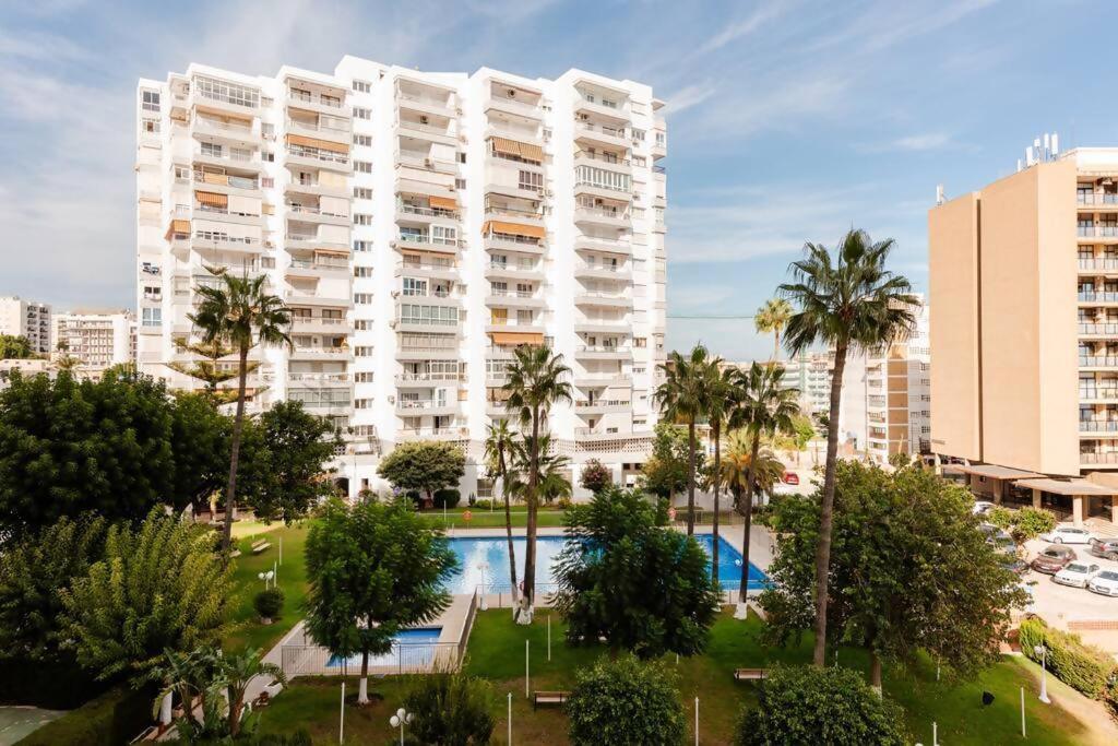 Ferienwohnung Amplio Con Vistas Al Mar Y Piscina En Benalmádena Exterior foto